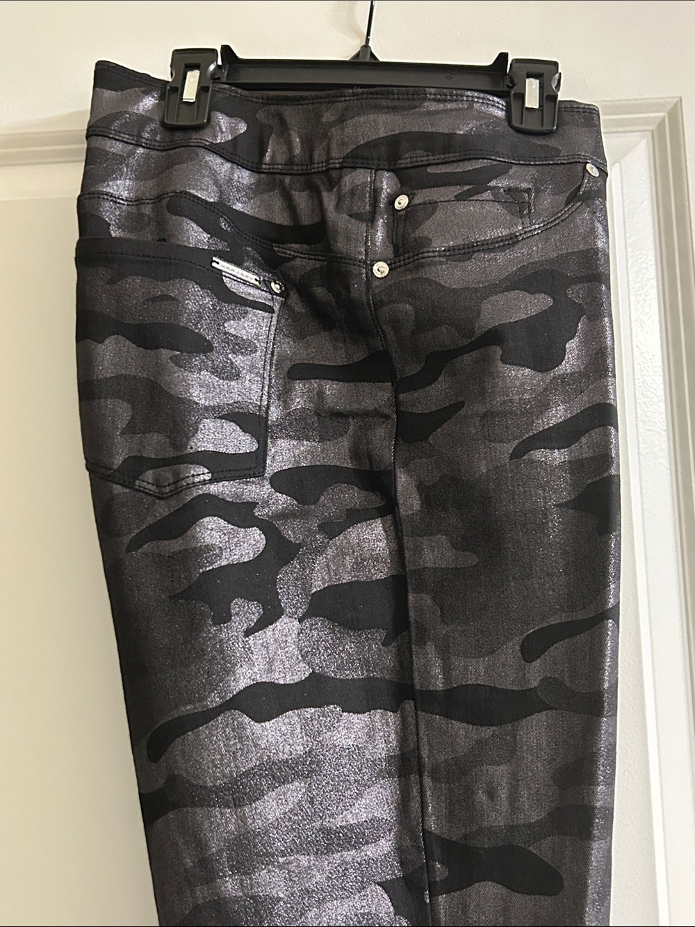 Peter Nygard Metallic Black Camouflage Leggings